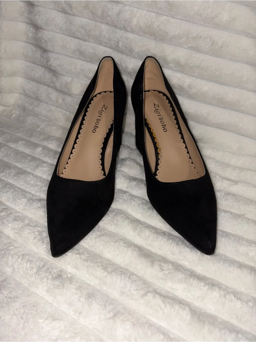 Zigi Soho Black Faux Suede Pointed Toe Heels 7.5M
